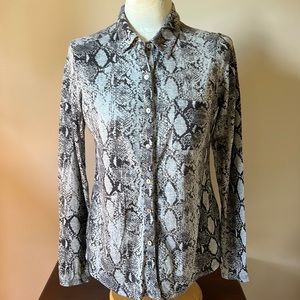 Black and white jersey knit long sleeve blouse.